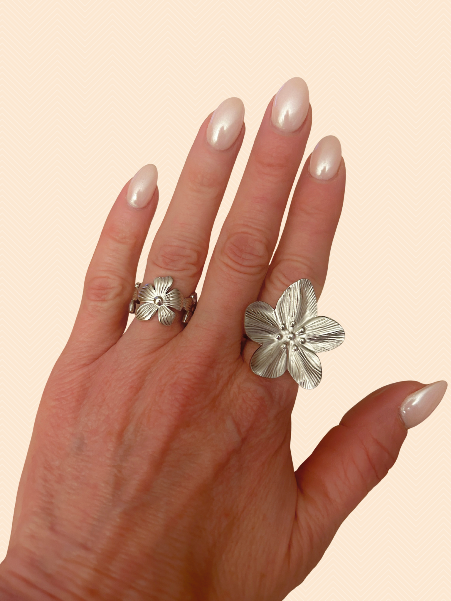Set of 2 Floral Statement and Band Adjustable Rings Gold or Silver